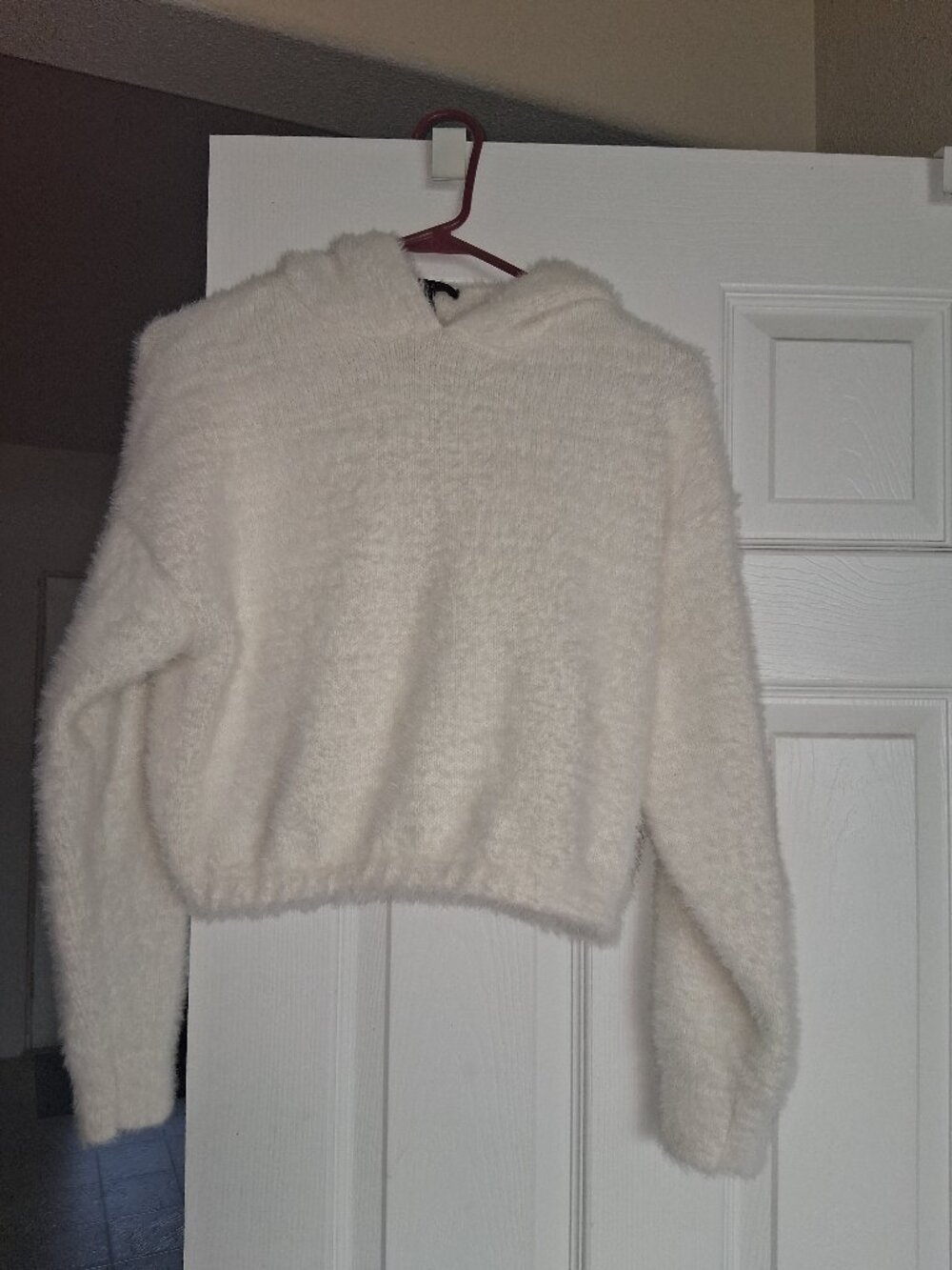 Forever 21 Womens Cropped Fluffy Sweater Size S